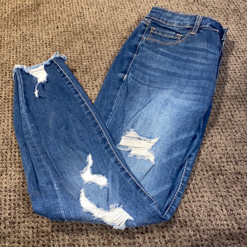 Refuge Blue Jeans w semi rips